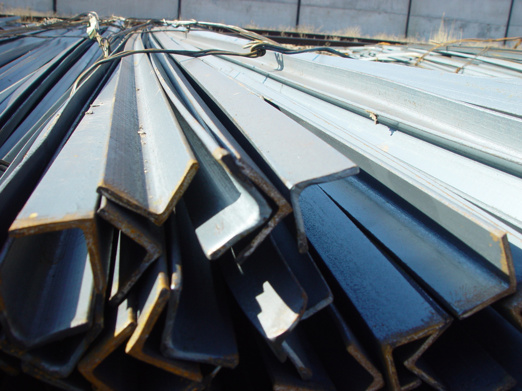 Металлические уголки с металлопроката