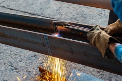 Газова порізка балки двотаврової